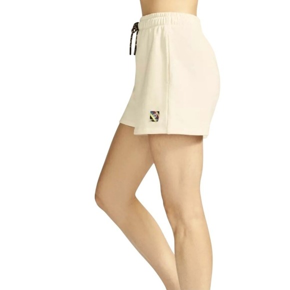 Peloton Cream/White Shorts - Picture 2 of 8